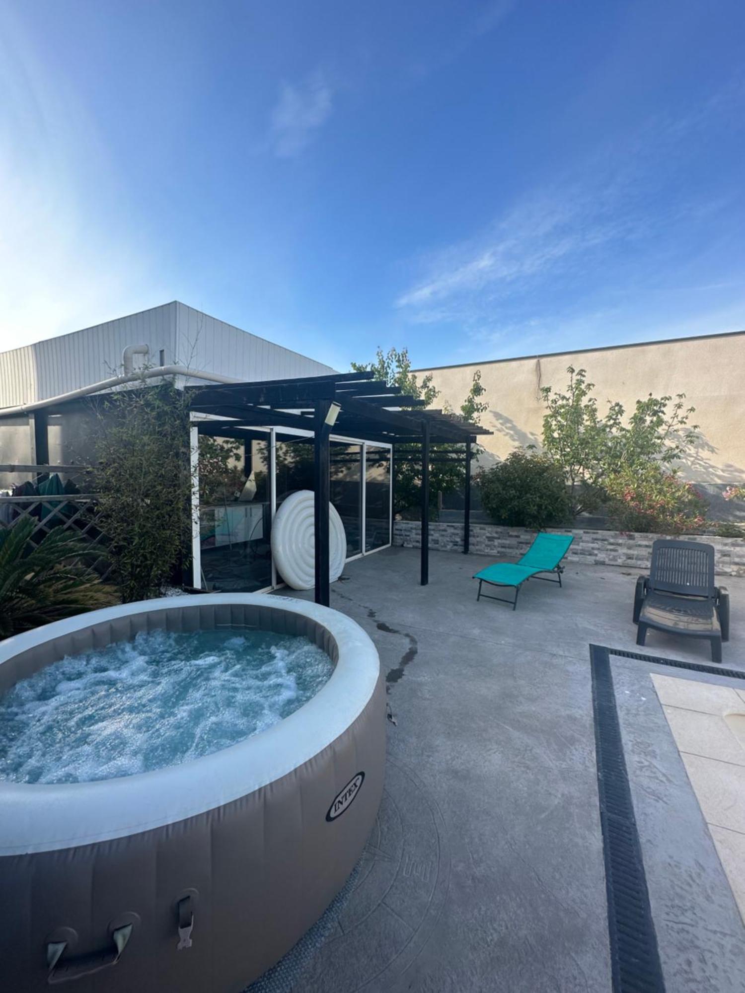Superbe Appartement Avec Piscine Et Spa Privatif Villeneuve-lès-Béziers Eksteriør billede